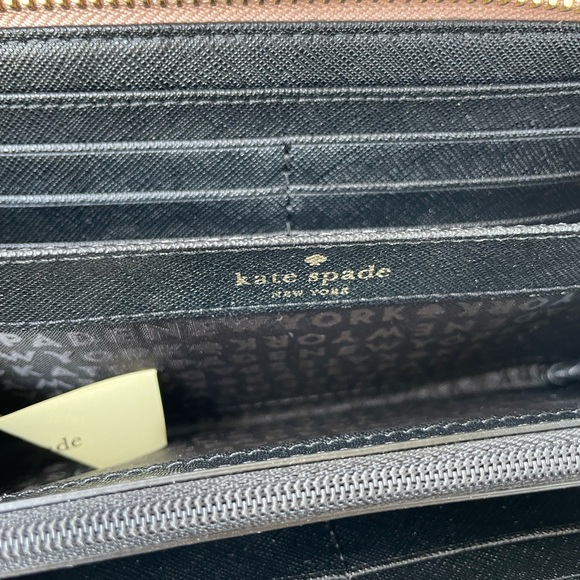Kate Spade zippered wallet - Picture 4 of 7